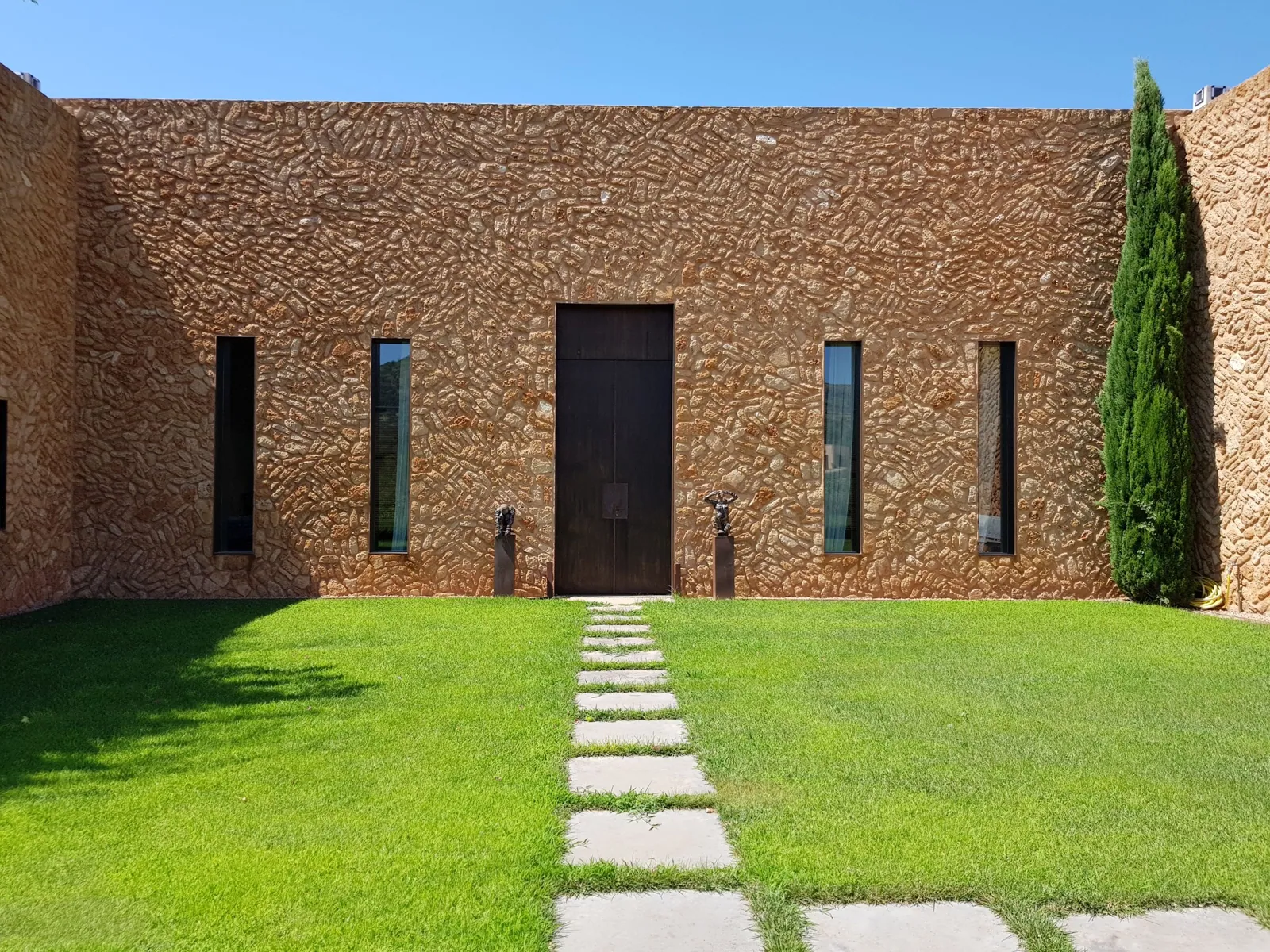 Manacor finca 1, stone facade with lawn