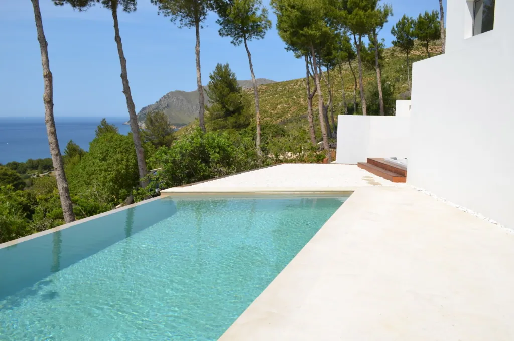 Betlem 1, pool terrace above the bay