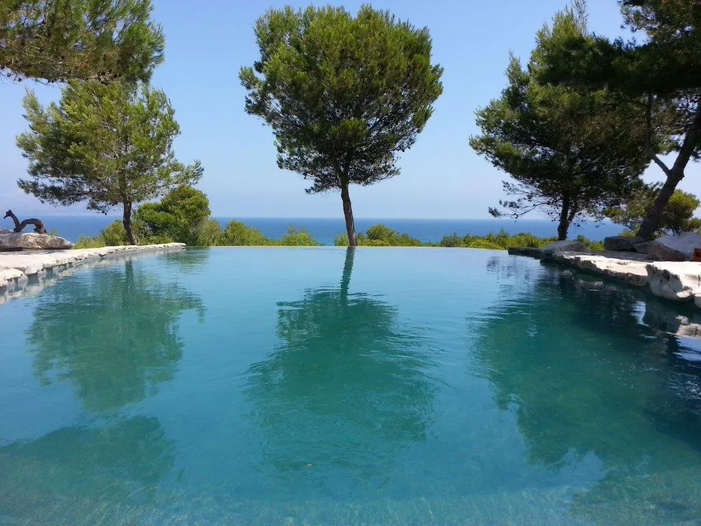 Son Serra finca 1, natural pool among pine trees above the sea